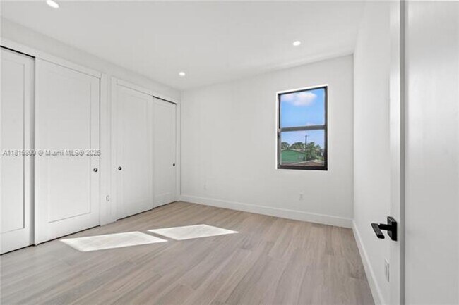 Building Photo - 740 NW 24th Ct