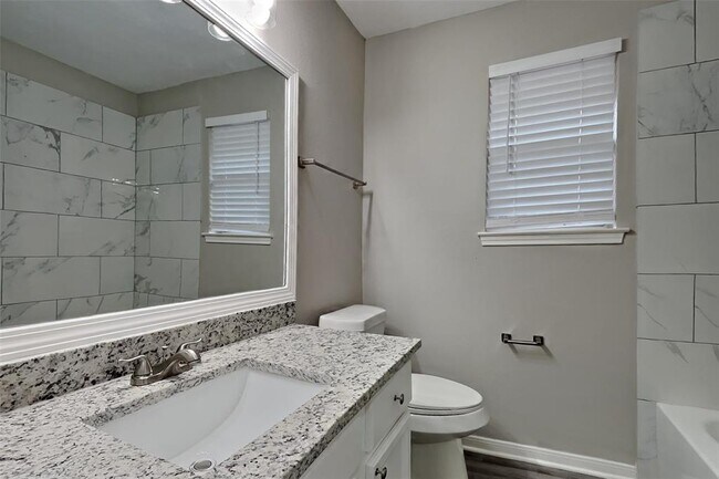 Building Photo - 2602 Clear Ridge Dr