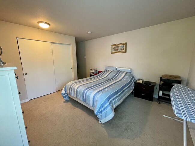 Building Photo - $500 Move In Special!!!!