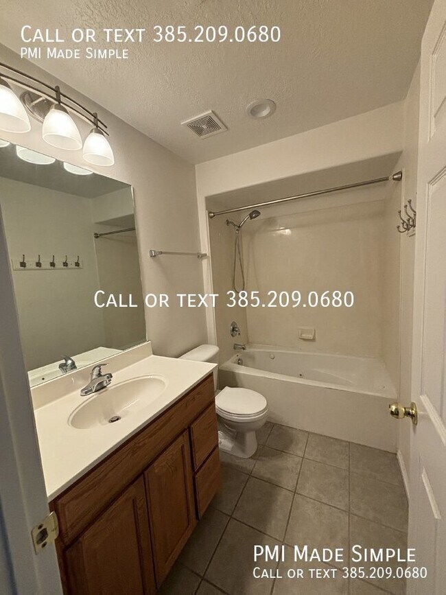 Building Photo - 3371 E Ridge Rte Rd