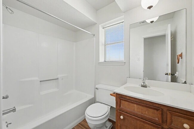 Building Photo - 1605 Hazelwood St