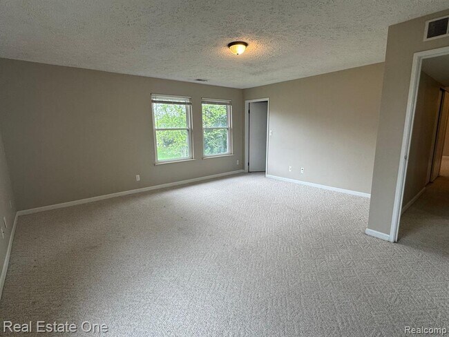 Building Photo - 19317 Surrey Ln