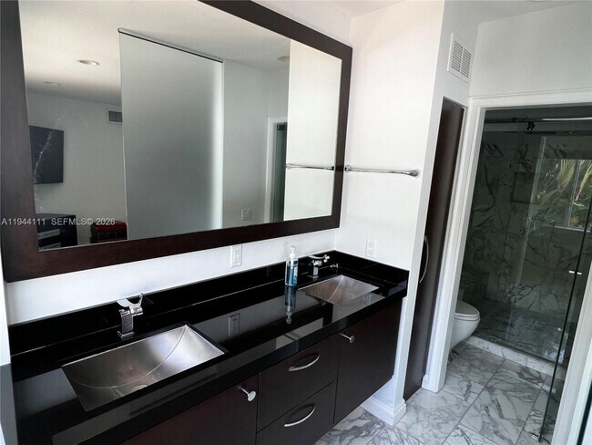 Building Photo - 2301 S Miami Ave