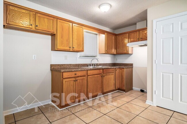 Building Photo - 1300 Yukon St