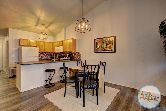 Building Photo - Emily Townhouses STR