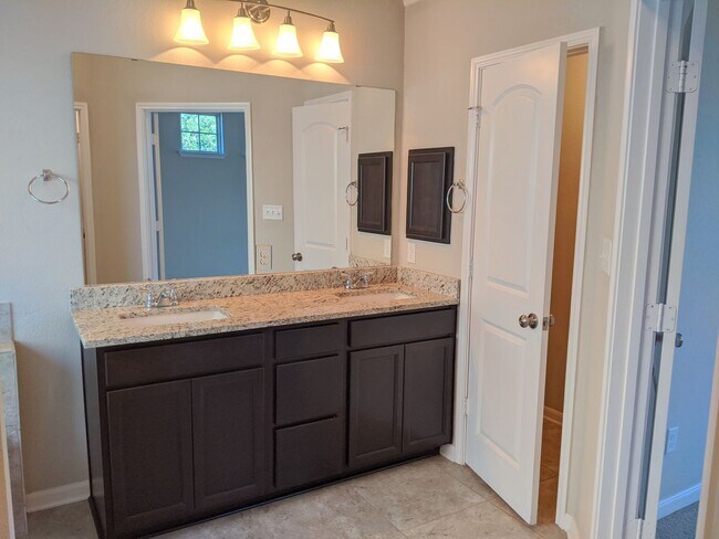 Building Photo - Available August 2026! Beautiful Home in Bryan!