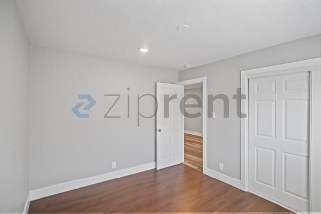 Building Photo - 26910 Manon Ave