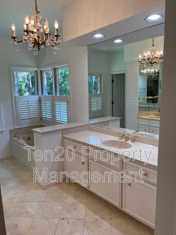 Building Photo - 1544 Glencoe Dr