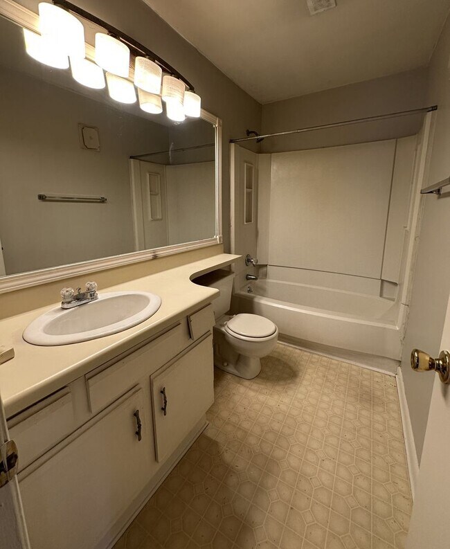 Building Photo - Sweetbriar Condos in North Raleigh - 2 bed...