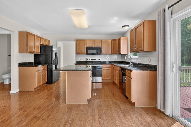 Building Photo - 392 Sedgewood Ln
