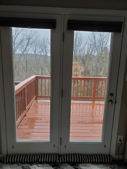 Deck access from living room - 135 Westbrooke Ln