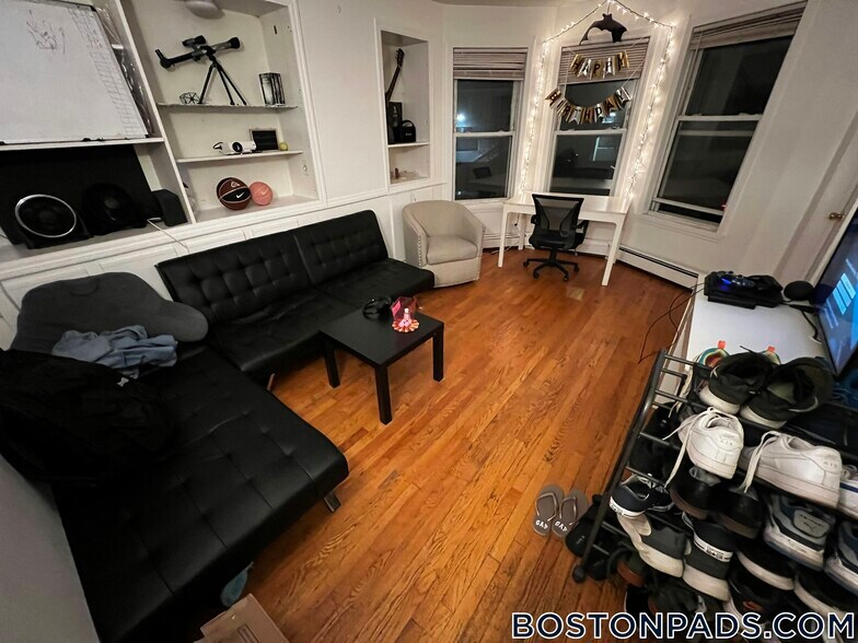 Building Photo - 848 Huntington Ave