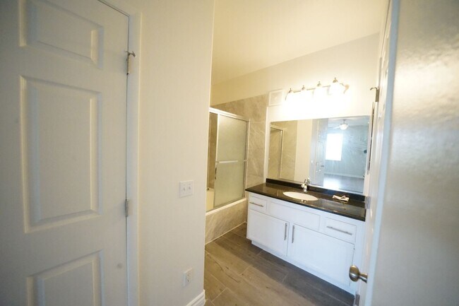 Building Photo - SHOWINGS START 4/1/2025