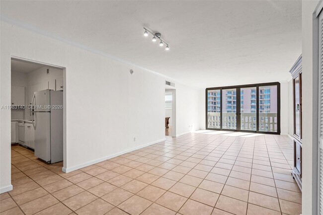 Building Photo - 90 Edgewater Dr