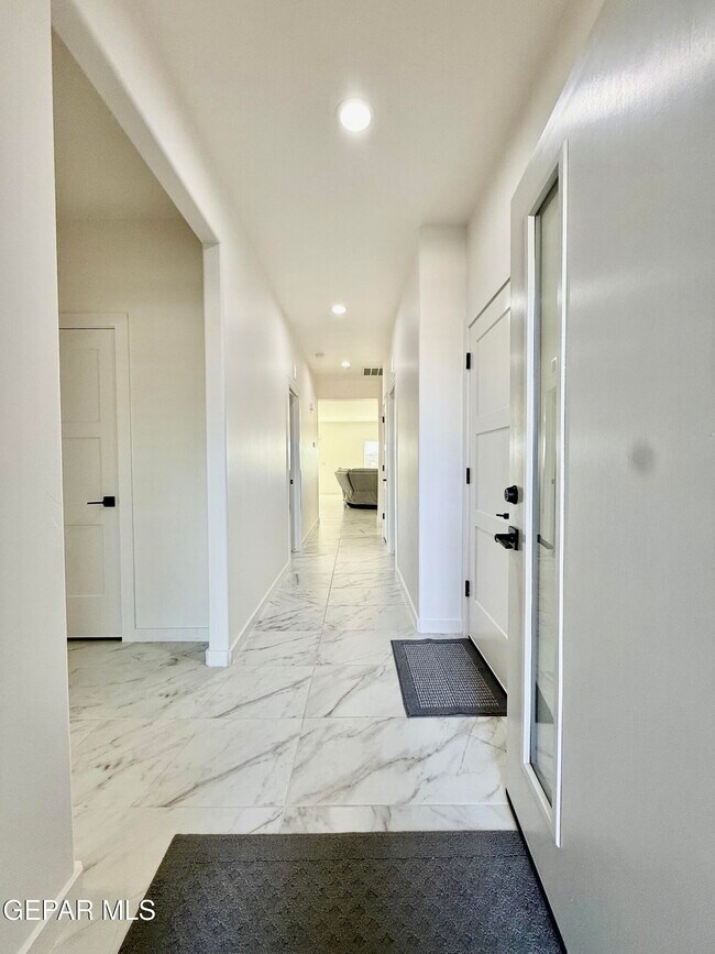 Building Photo - 15052 DESTINATION