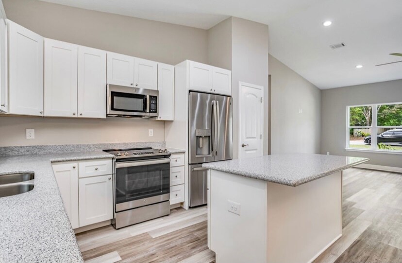 Building Photo - 5940 Savannah Dr