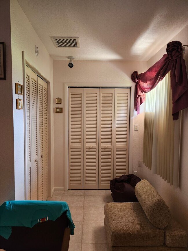 Building Photo - VERY NICE PORT CHARLOTTE HOME FOR ANNUAL RENT!