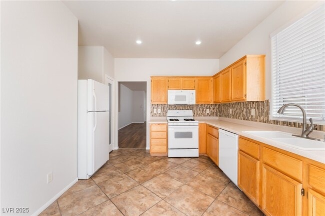 Building Photo - 8729 Shady Pines Dr