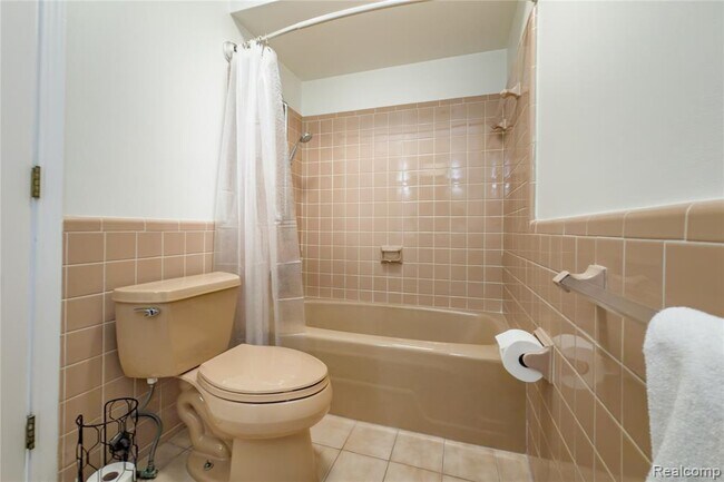 Building Photo - 24356 E River Rd