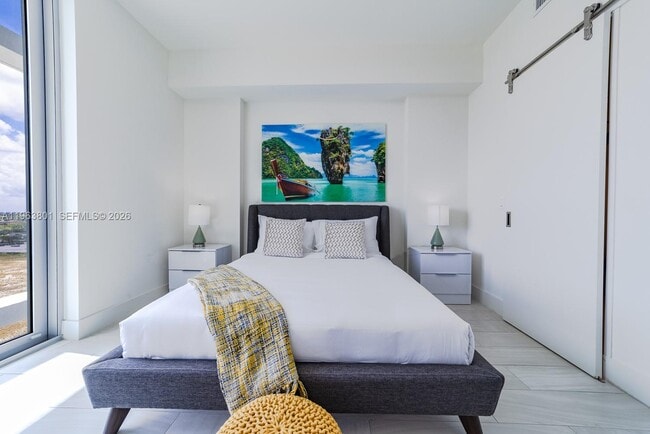 Building Photo - 2000 Metropica Wy