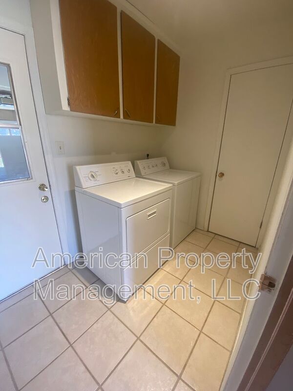 Building Photo - 2111 S Birmingham Ct