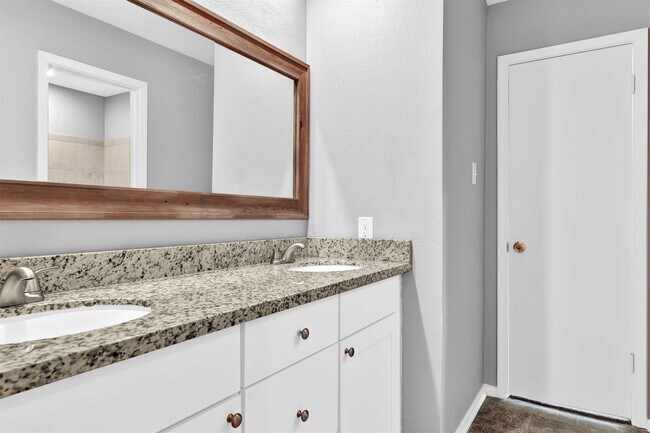 Building Photo - 7215 Dogwood Trail Dr