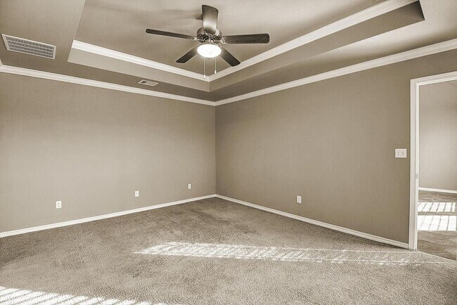 Building Photo - 7637 Cattlemen Dr