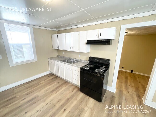 Building Photo - 1905 Delaware St