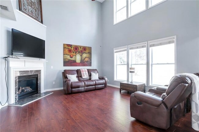Building Photo - 1565 Hedington Cir SE