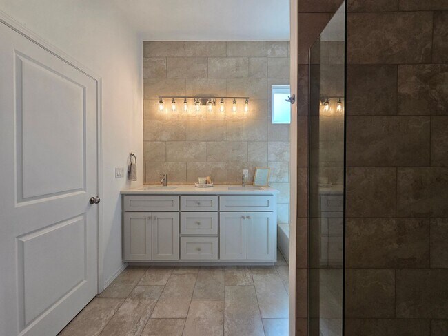 Building Photo - 2822 Camino Mendoza
