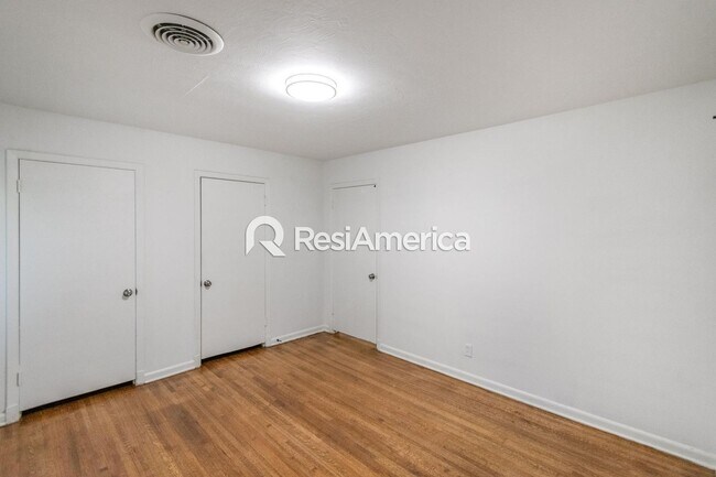 Building Photo - Newly Renovated 3/2 in Whitehaven