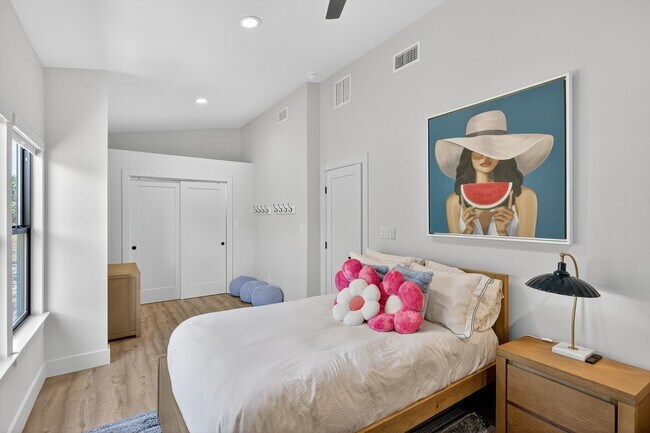 Building Photo - 820 Broken Arrow