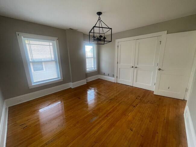 Building Photo - Immediate Move In or Nov 1st Beautiful 3 B...