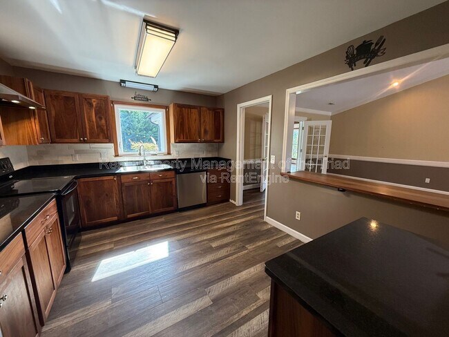 Building Photo - 916 Spring Hill Ct
