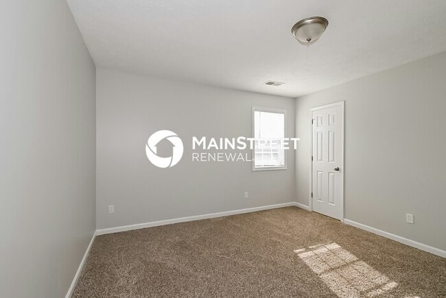 Building Photo - 5 Bedroom Pet-Friendly Home in Jackson, TN with Main Street Renewal