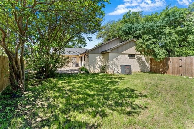 Building Photo - 11238 Webb Chapel Ct