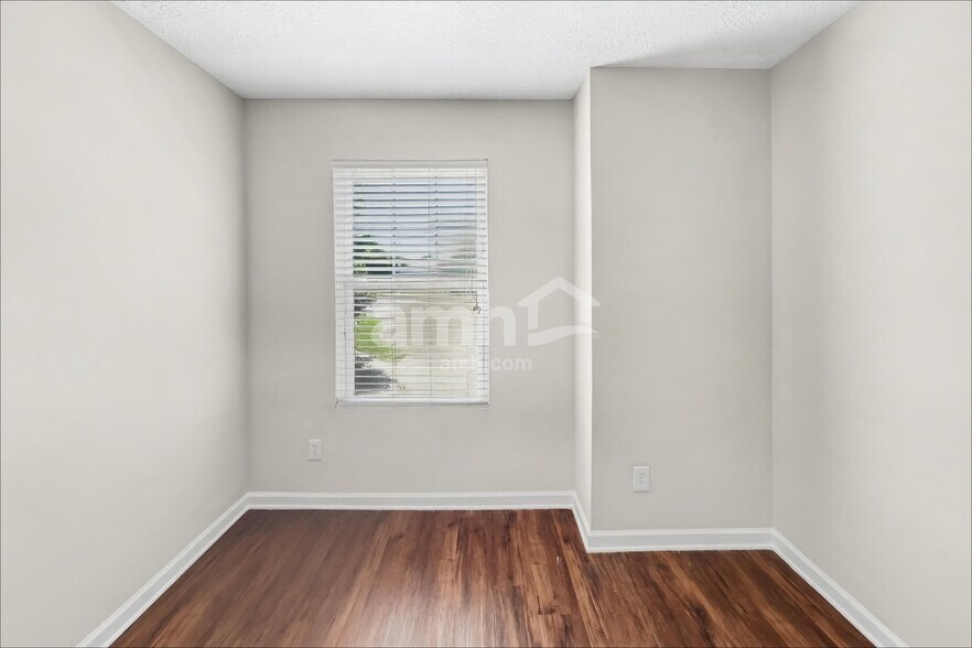 Building Photo - 1316 Roxbury Ct