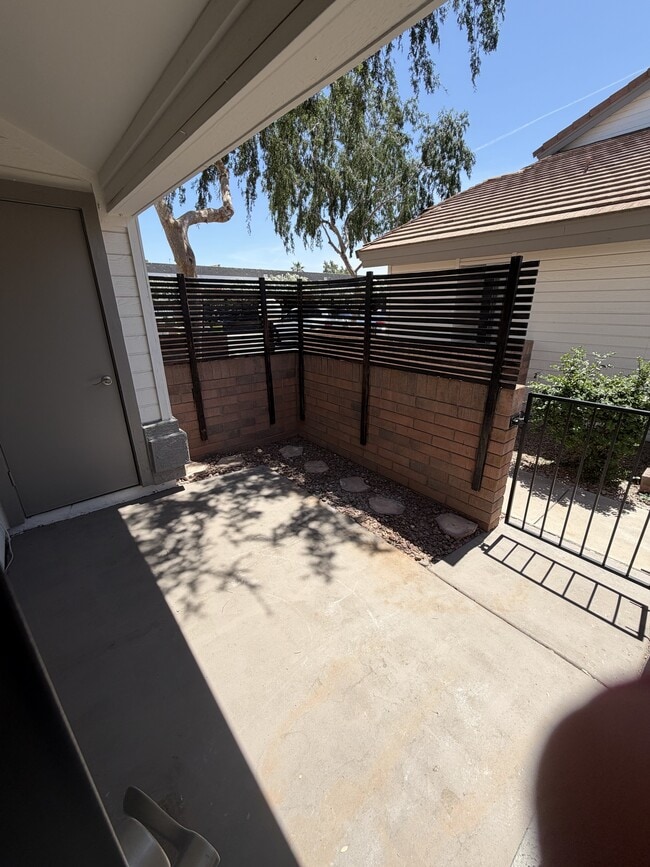 Building Photo - 2201 N Comanche Dr
