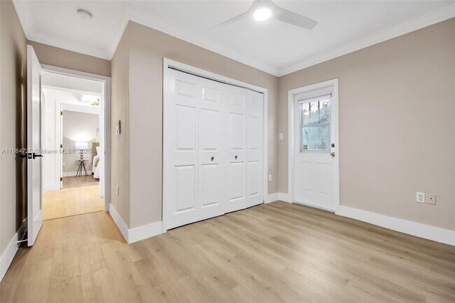 Building Photo - 5701 SW 33rd St