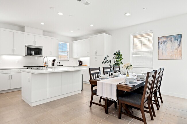 Building Photo - Turnkey Furnished 4BR Home in Palm Desert ...