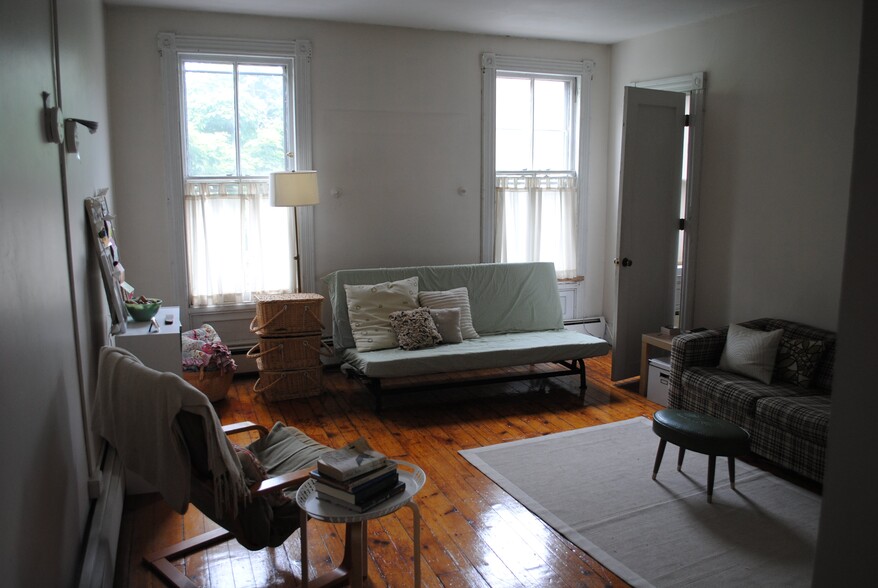 Living room overlooking Wooster Street - 204 Wooster St