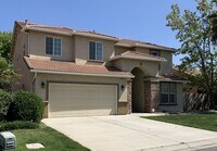 Building Photo - Four Bedroom at the Golf Course