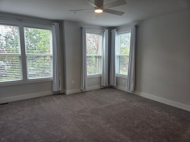 Building Photo - 1129 N Lombardy St