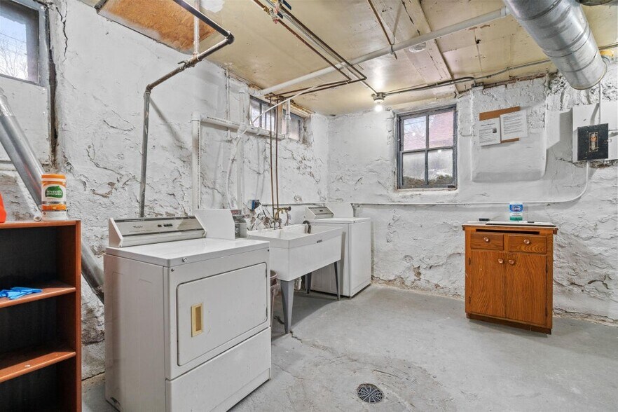Building Photo - 2744 Fremont Ave S