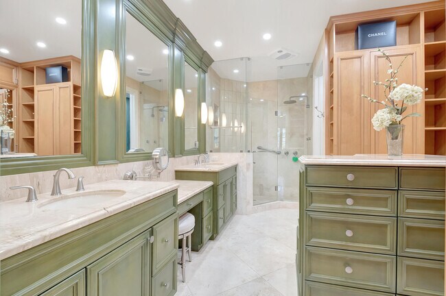 Building Photo - 17565 Ashbourne Ln