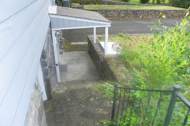Building Photo - PETS CONSIDERED! Located in Bend's HISTORIC District, Walk to Drake Park! A/C, All Appliances, Ha...