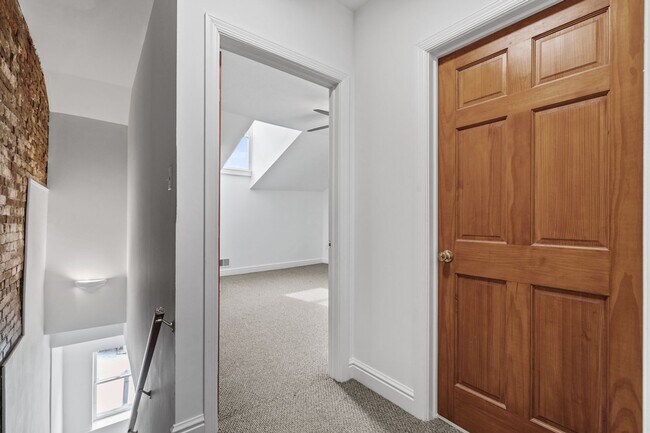 Building Photo - 2304 1/2 E Carson Street