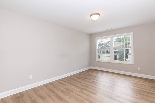 Building Photo - 1014 Greatland Rd
