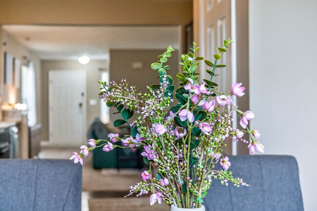 Building Photo - 2024 Shadow Creek Blvd