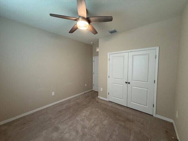 Building Photo - 3 Bedroom 2.5 Bath Single Family Home Prom...